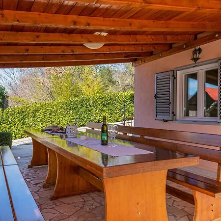 Cozy In With Outdoor Swimming Pool Casa de Férias