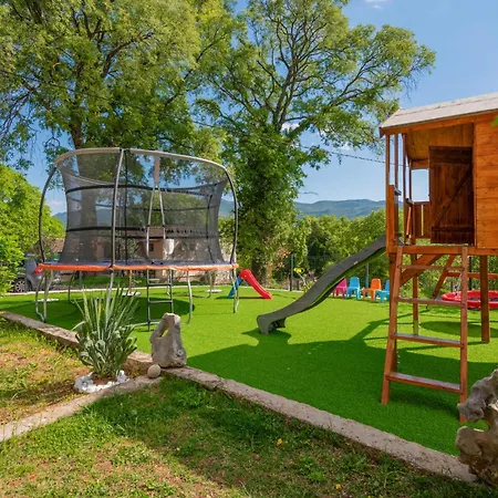 Cozy In With Outdoor Swimming Pool Vrgorac
